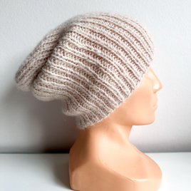 MORGANA – czapka damska beanie alpaka + merynos i jedwab 59/40 Marcepan