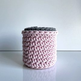 Koszyk ze sznurka bawełnianego jasny róż 300 i średni szary 125 10x12 cm