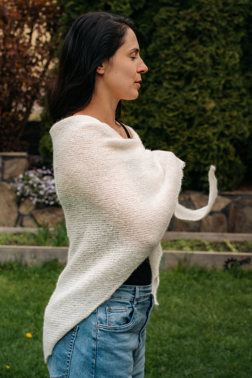 Symmetrical alpaca and silk shawl 01 Ecru