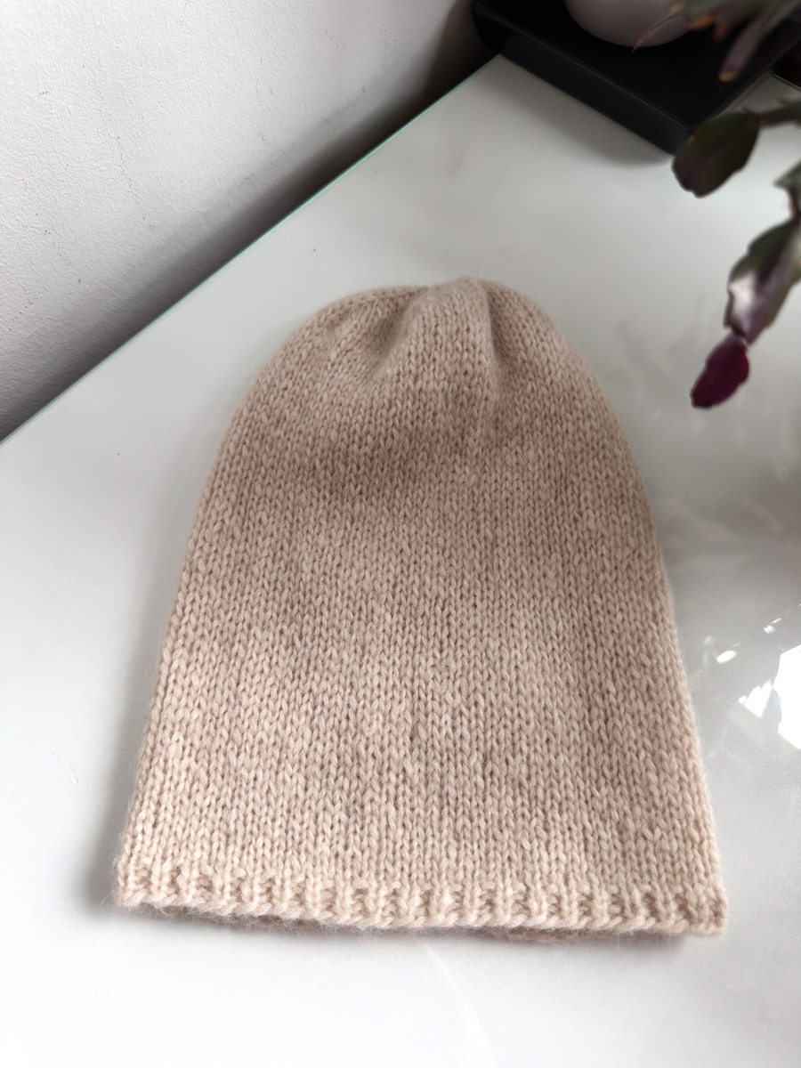 CHMURKA Handgemachte Beanie-Mütze aus Alpaka 02 Weizenfarben