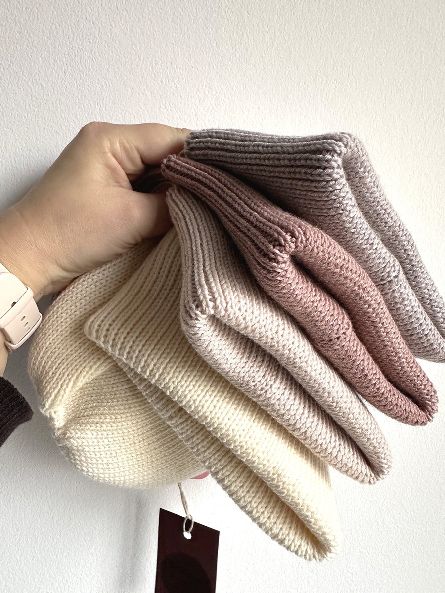 VARELLA Handgemachte Beanie-Mütze aus Merinowolle 100% Baby Merino 59 Pszeniczny