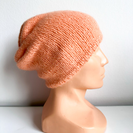 CHMURKA – czapka z alpaki ręcznie robiona 54 Słodka Morela