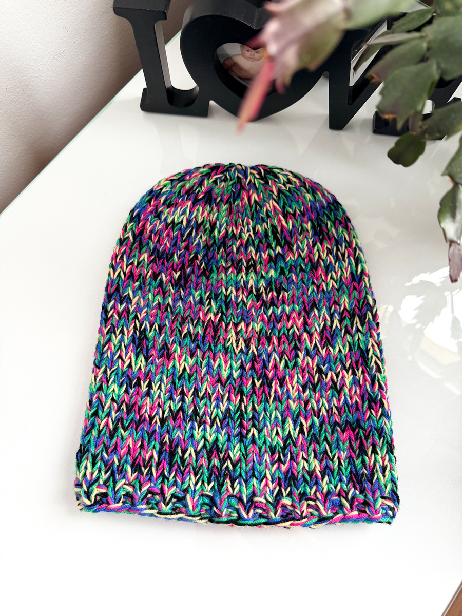 Czarna tęcza – czapka smerfetka merino 21 Czarny multicolor, zimowa, handmade