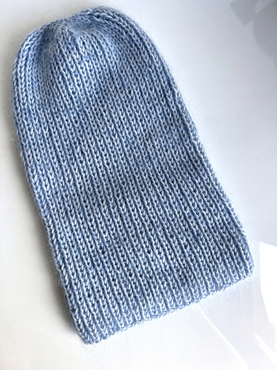 Handgemachte Damenmütze AUREA 100% Baby Merino plus Mohair und Seide 43/08 Hellseegrün