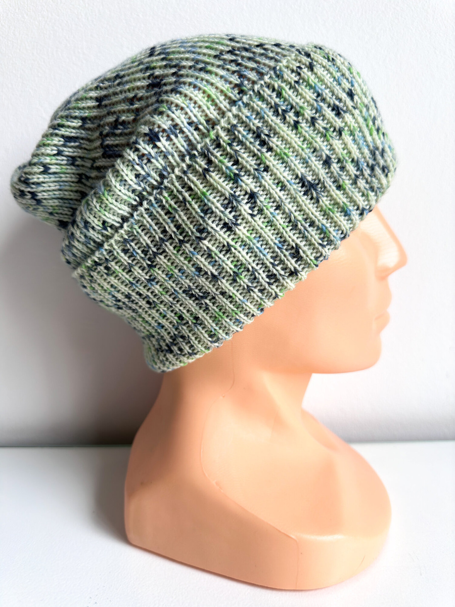 VARELLA Beanie-Mütze mit Umschlag 100% Baby-Merinowolle 467 Lody Pistacjowe