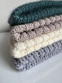 Ręcznie robiona czapka beanie MIRA 100% Merino plus moher i jedwab 01 Ecru