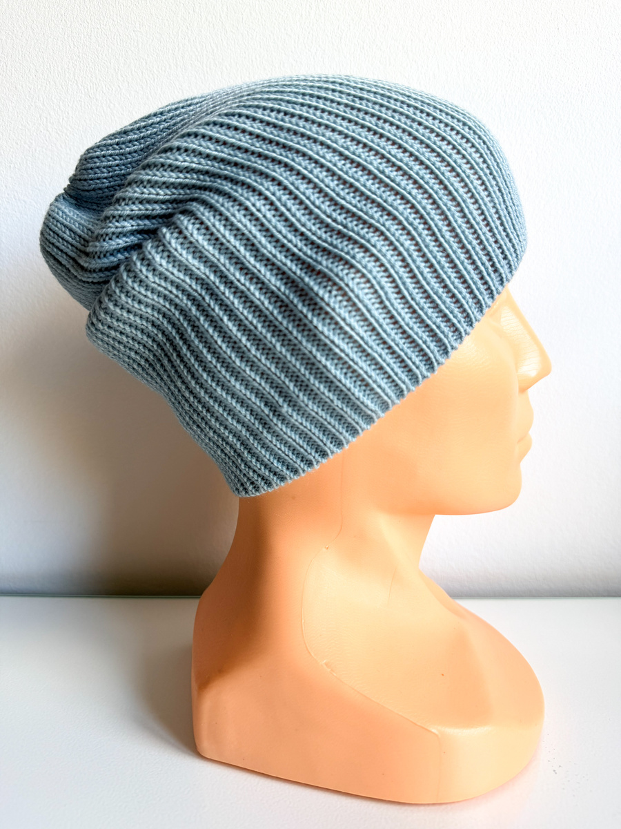 VARELLA Beanie-Mütze aus 100% Baby-Merinowolle 43 Jasny Morski