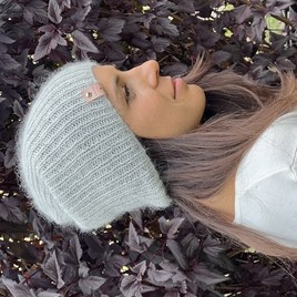 Handmade women’s hat AUREA 100% Baby Merino plus mohair and silk 22/44 Light Grey