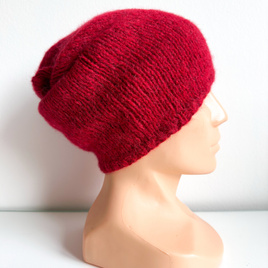 CHMURKA Beanie-Mütze aus Alpaka 44 Karminrot