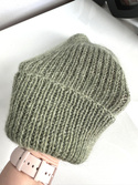 Ręcznie robiona czapka beanie AUREA 100% Baby Merino plus moher i jedwab 38/18 Oliwka