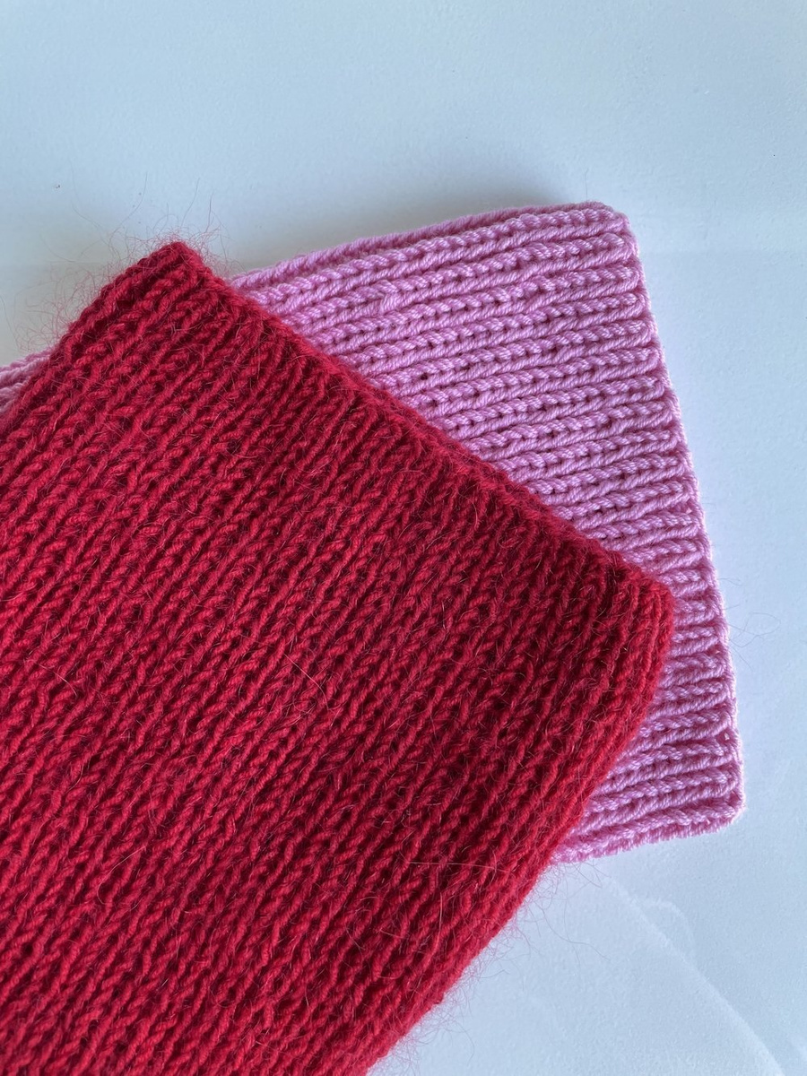 Handgemachte Damenmütze AUREA 100% Baby Merino plus Mohair und Seide 16/14 Rot