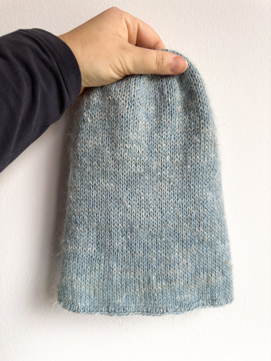 Handmade Czapka damska SOPHIA 100% Baby Merino plus moher i jedwab 43/44 Jasny Morski