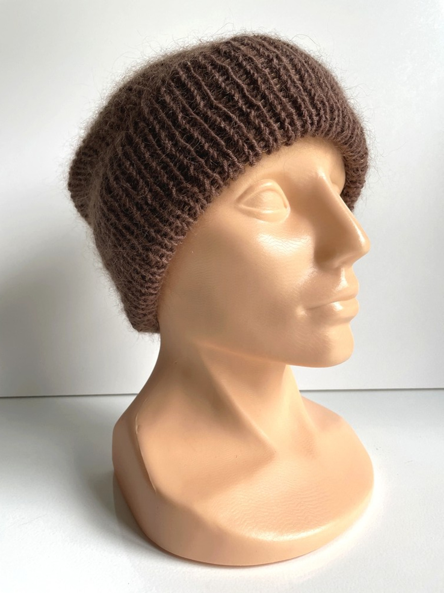 Ręcznie robiona czapka beanie AUREA 100% Baby Merino plus moher i jedwab 52/35 czekolada