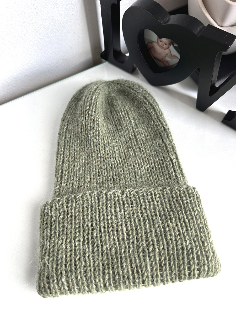 Ręcznie robiona czapka beanie AUREA 100% Baby Merino plus moher i jedwab 38/18 Oliwka