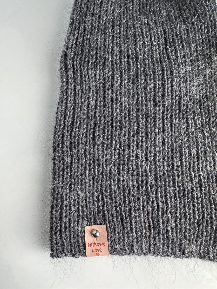 Handgemachte Damenmütze AUREA 100% Baby Merino plus Mohair und Seide 20/22 Dunkelgrau