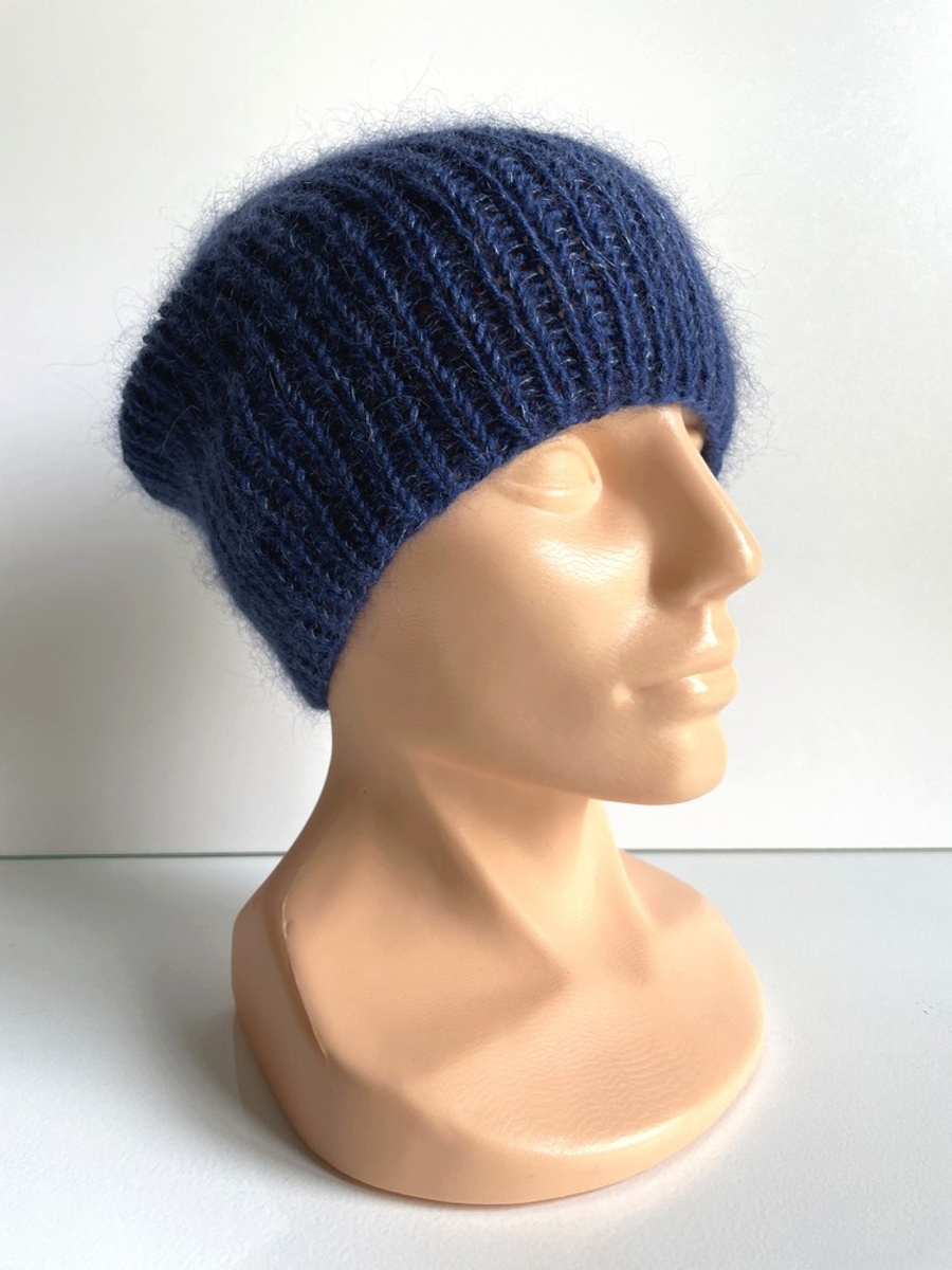 Handgemachte Damenmütze AUREA 100% Baby Merino plus Mohair und Seide 30/28 Blau