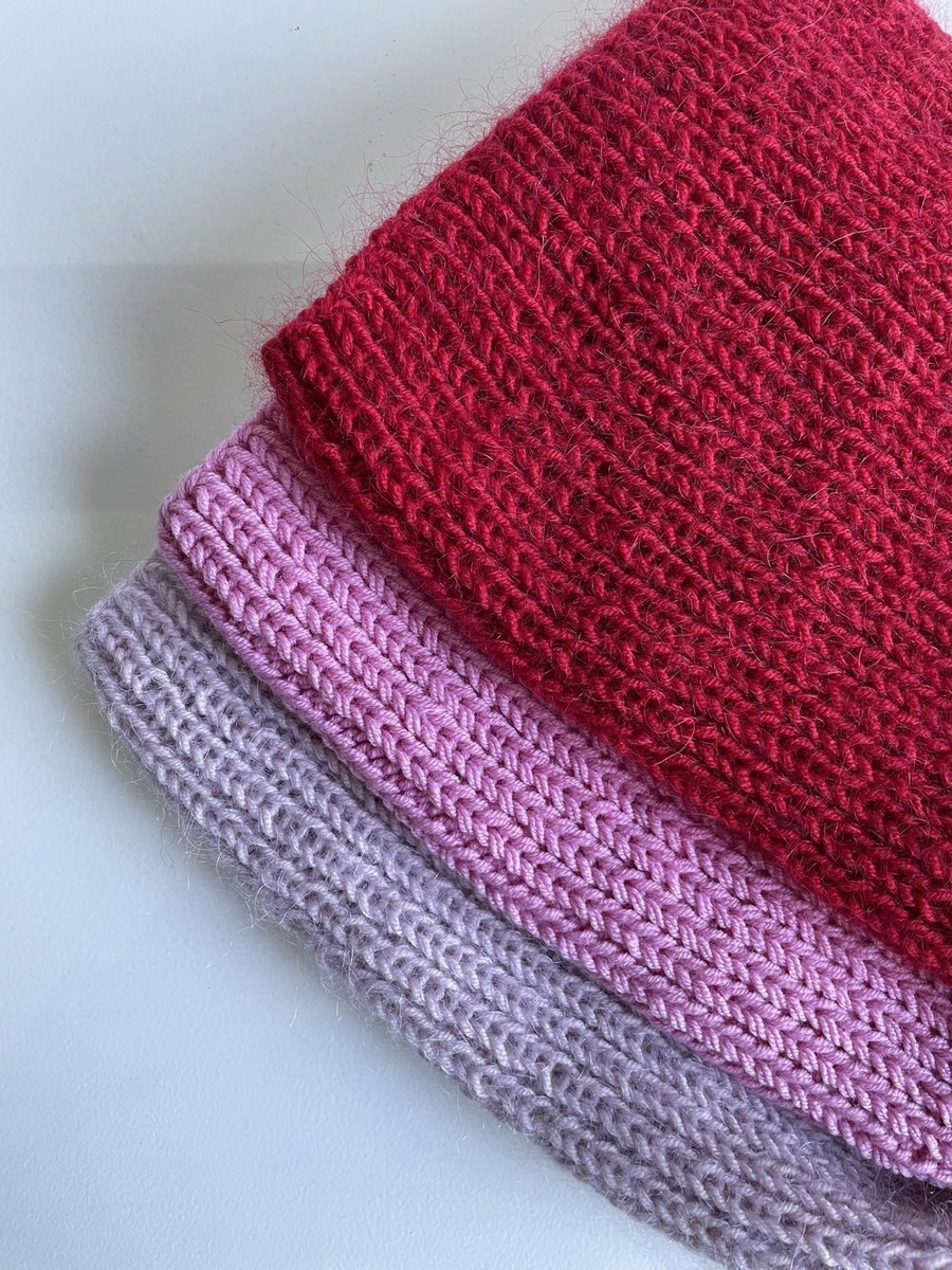 Handgemachte Damenmütze AUREA 100% Baby Merino plus Mohair und Seide 16/14 Rot