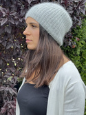 Handgemachte Damenmütze AUREA 100% Baby Merino plus Mohair und Seide 22/44 Hellgrau