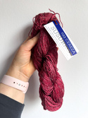 Ręcznie farbowana włóczka Malabrigo SUSURRO jedwab, len i merynos SUS033 Cereza