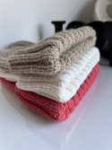 Wywijana czapka merino HELLI 100% Baby Merino 21 Czarny