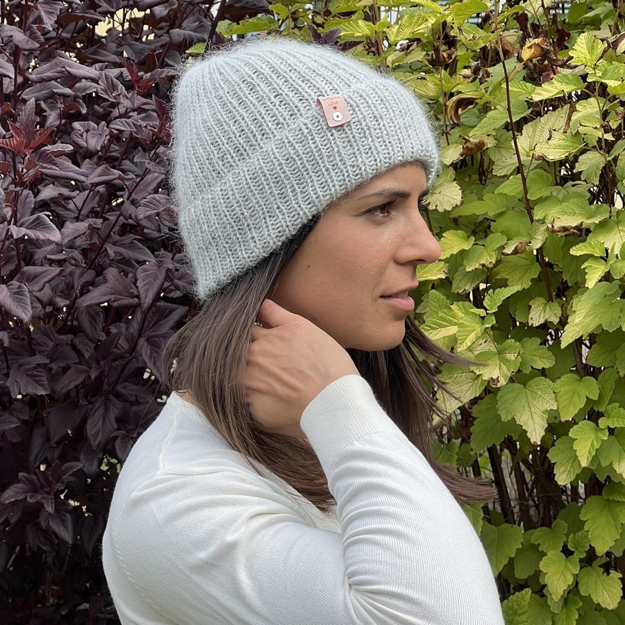 Ręcznie robiona czapka beanie AUREA 100% Baby Merino plus moher i jedwab 22/44 Jasny Szary