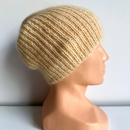 Handmade women's hat AUREA 100% Baby Merino plus mohair and silk 03/29 Vanilla