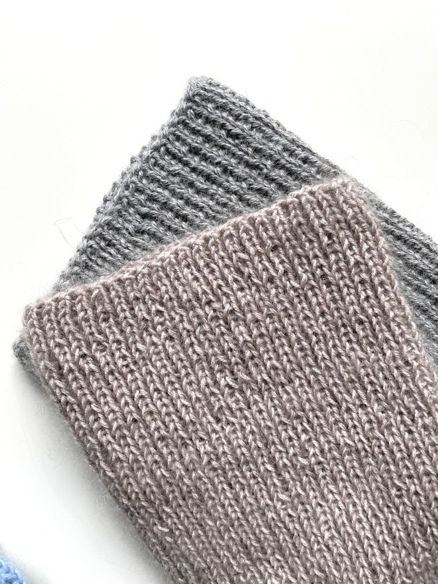 Handgemachte Damenmütze AUREA 100% Baby Merino plus Mohair und Seide 23/20 Hellbeige