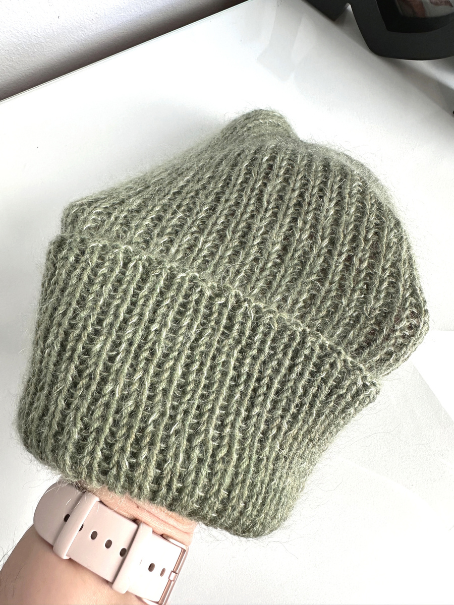 Ręcznie robiona czapka beanie AUREA 100% Baby Merino plus moher i jedwab 38/18 Oliwka