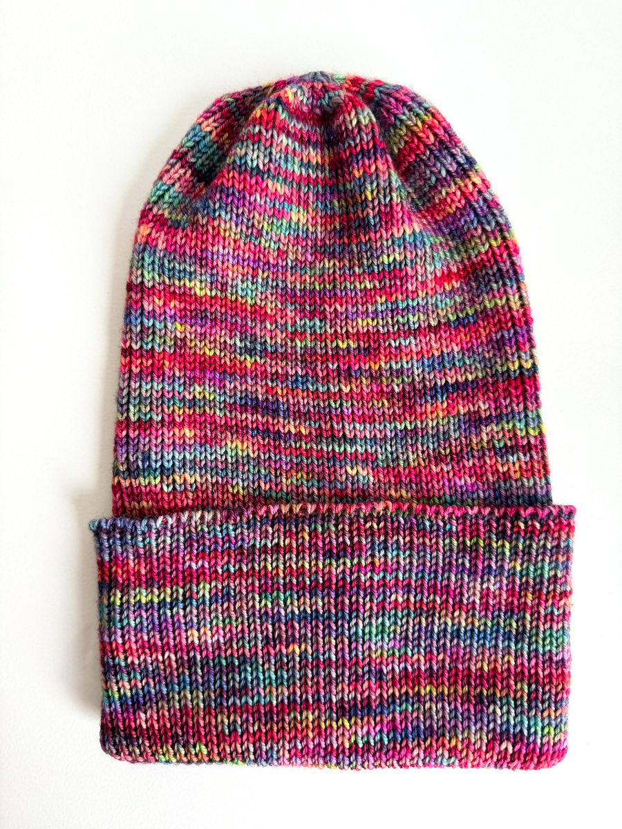 VARELLA 2.0 – czapka merino beanie wywijana 100% baby merino 005 Aniversario czerwono‑fioletowa jesienno‑zimowa