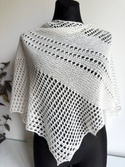 Handgestricktes Dreieckstuch aus 100% Alpakawolle – Farbe wählen