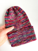 VARELLA 2.0 Beanie-Mütze mit Umschlag 100% Baby-Merinowolle 005 Aniversario rot-violett