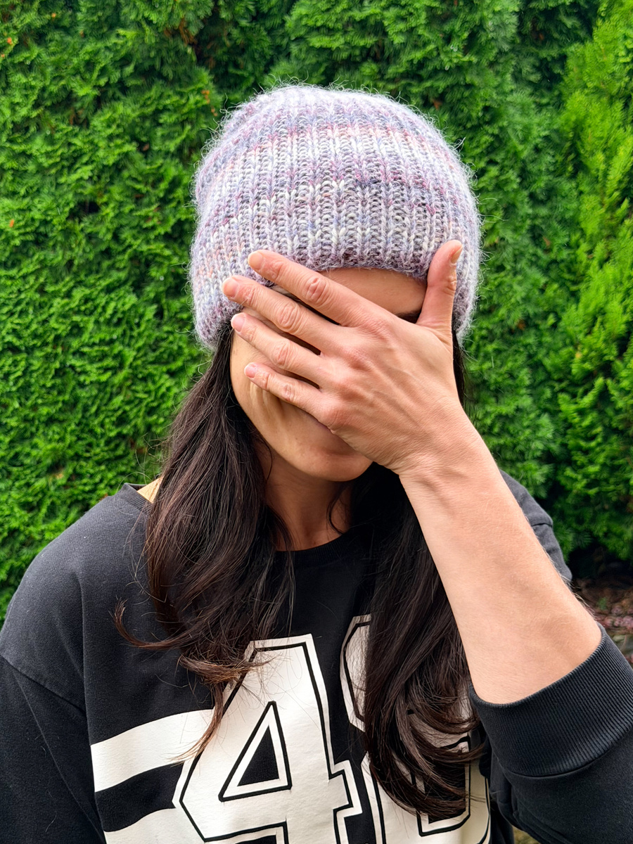 Handmade Czapka damska AUREA Print Merynos plus moher i jedwab 15/55 fioletowy deszcz