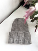Ręcznie robiona czapka beanie AUREA G 100% Merynos plus moher i jedwab 940/4400  Szary Pył