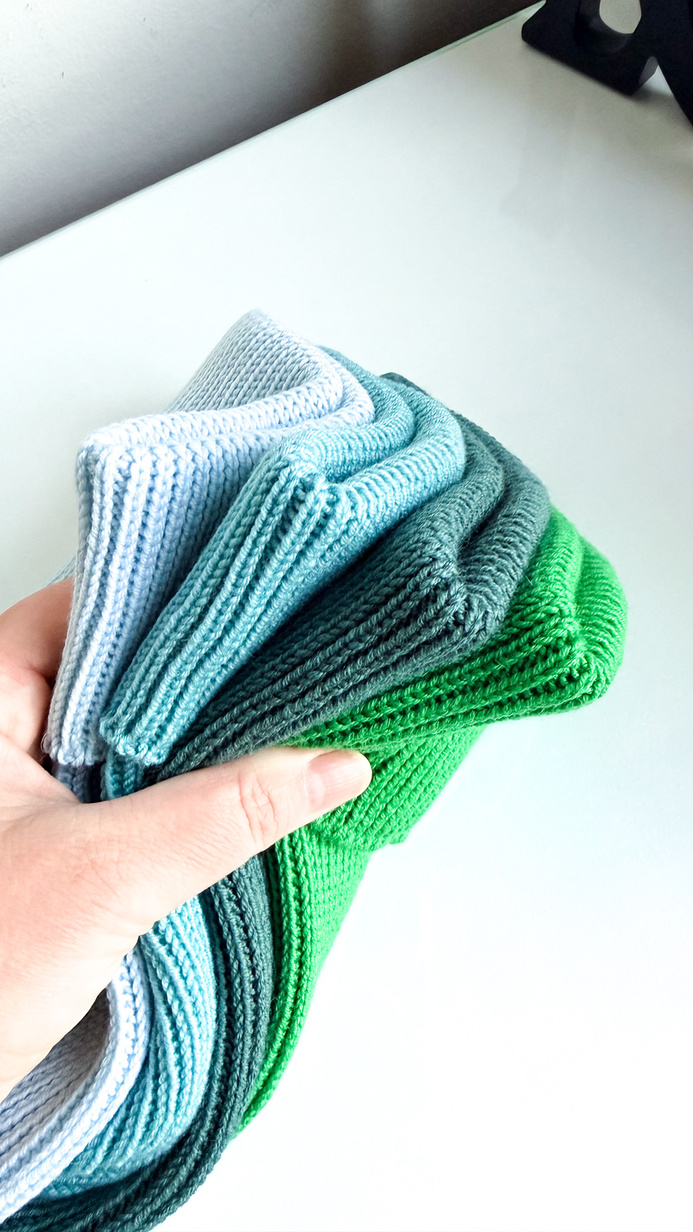 VARELLA – czapka beanie z wełny merino 31 jaskrawozielona