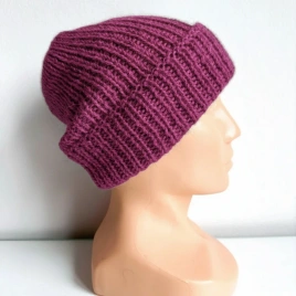 Czapka wywijana zrobiona ręcznie na drutach KIARA 100% Alpaka 9045 rubinowy
