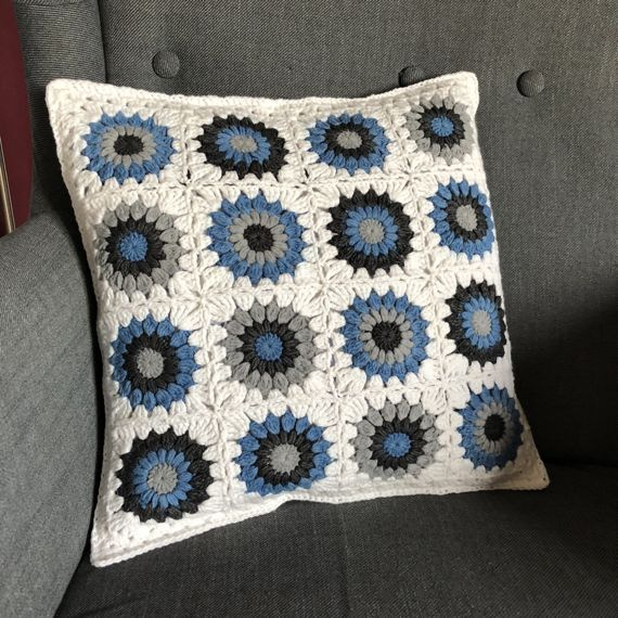 Poszewka na poduszkę 40x40 cm niebieskie kwiatki