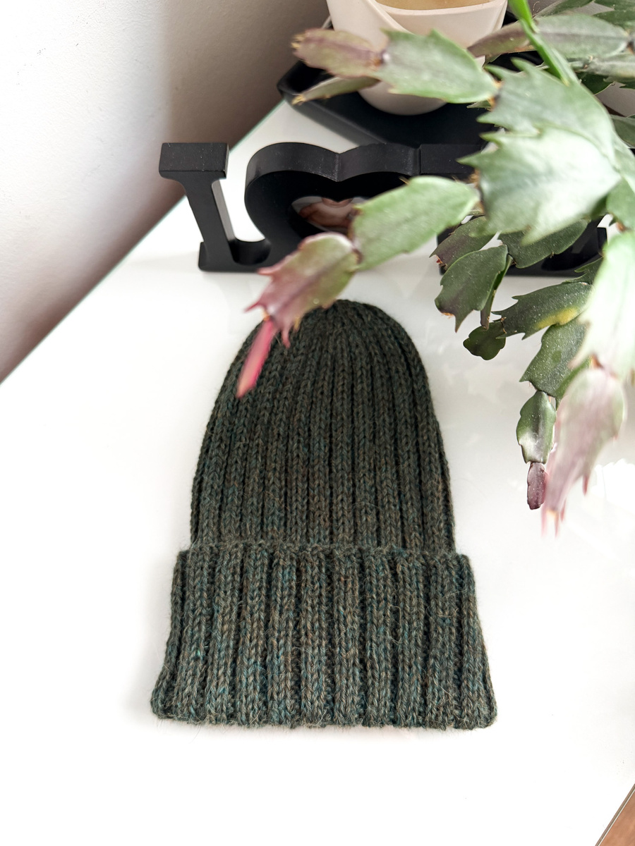 LAURIN Handgestrickte Mütze mit Umschlag 100% Alpaka 7815 Leśny mix