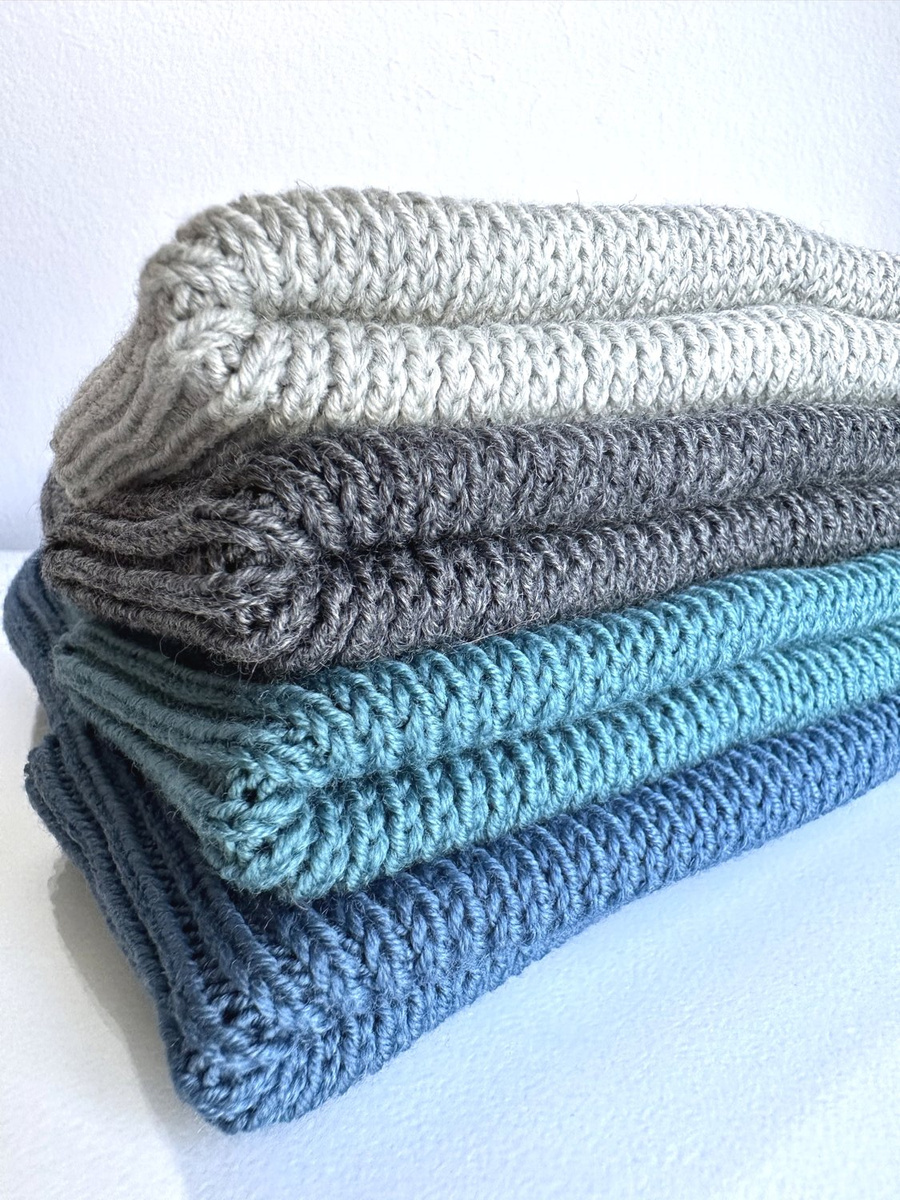 Beanie czapka z wełny merino VARELLA 100% Baby Merino 47 Morze Północne