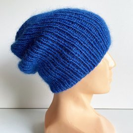 AUREA – ręcznie robiona cienka czapka beanie merino + moher i jedwab damska 33/21 Jaskrawoniebieski