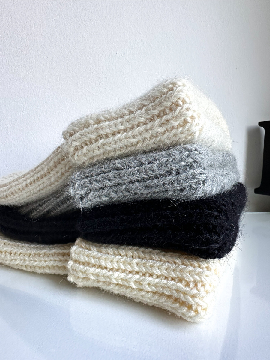 KIARA – czapka z alpaki damska 100% alpaka 8903 czarny, wywijana zimowa