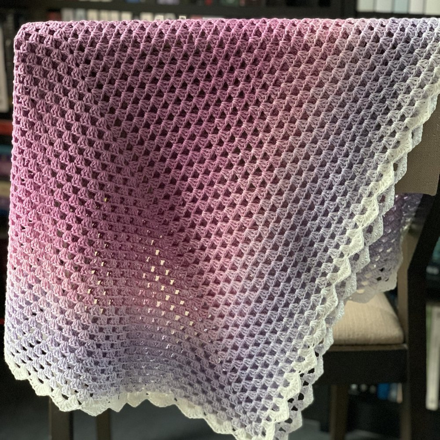 Kocyk dziecięcy wykonany ręcznie na szydełku 82x82 cm Różowe ombre, hand made