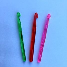 Szydełko plastikowe Czerwone