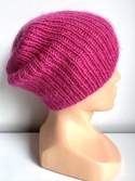 Handgemachte Damenmütze AUREA 100% Baby Merino plus Mohair und Seide 08/13 Fuchsia