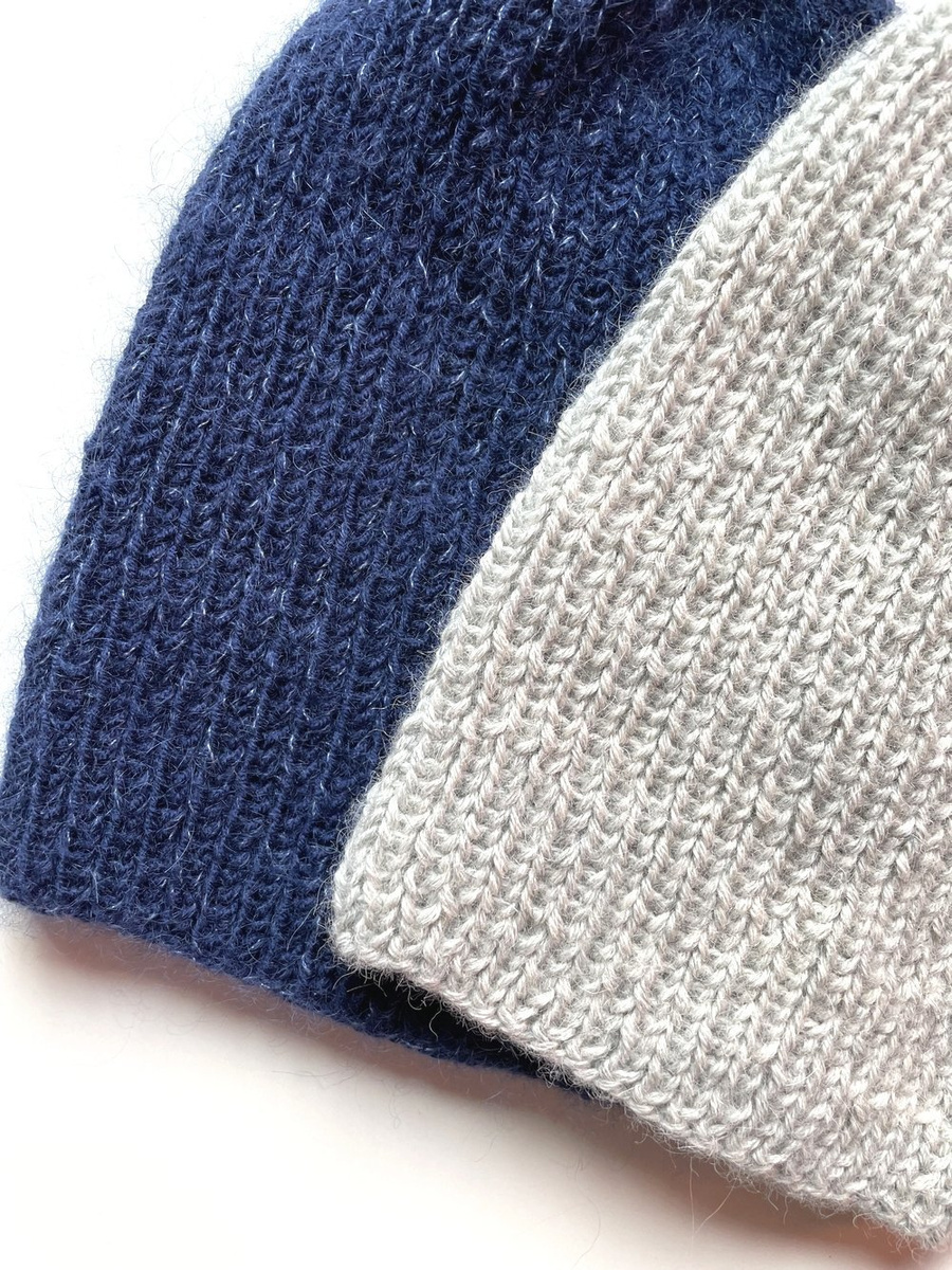 Handgemachte Damenmütze AUREA 100% Baby Merino plus Mohair und Seide 13/28 Marineblau