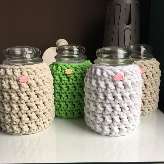 Ręcznie robiony Sweterek na świecę ze sznurka bawełnianego 050 kremowy