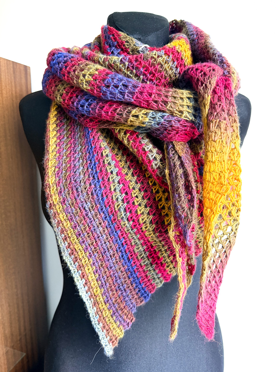 Asymetryczna chusta wełniana wykonana ręcznie 8108