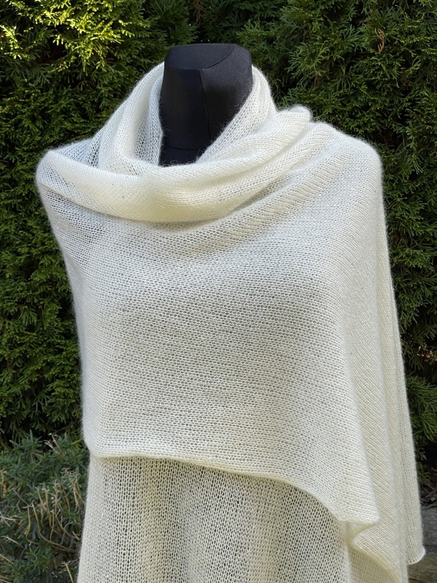 Delikatny i zwiewny szal moher z merynosem Ecru 60 x 210 cm