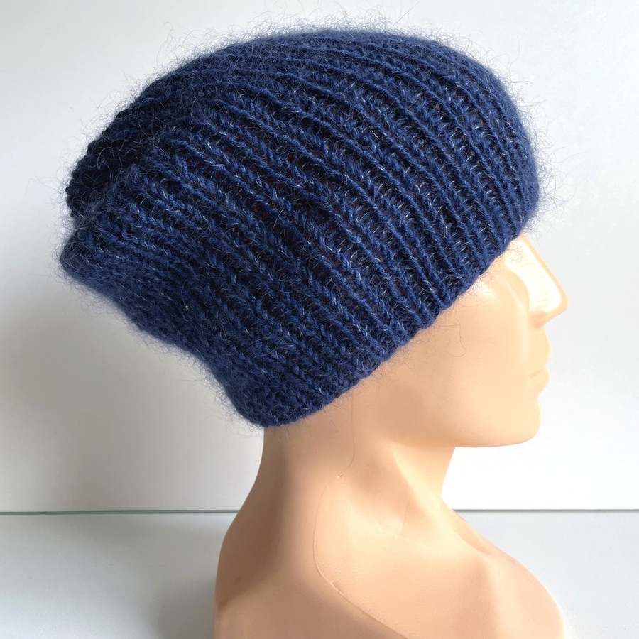 Handgemachte Damenmütze AUREA 100% Baby Merino plus Mohair und Seide 30/28 Blau