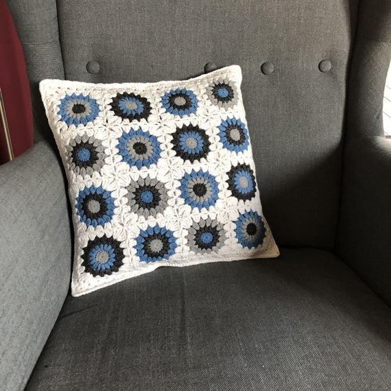 Poszewka na poduszkę 40x40 cm niebieskie kwiatki