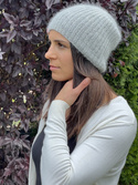 Handgemachte Damenmütze AUREA 100% Baby Merino plus Mohair und Seide 22/44 Hellgrau